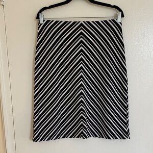 Liz Claiborne Black & White Chevron A-Line Skirt Small Stretchy Work or Casual